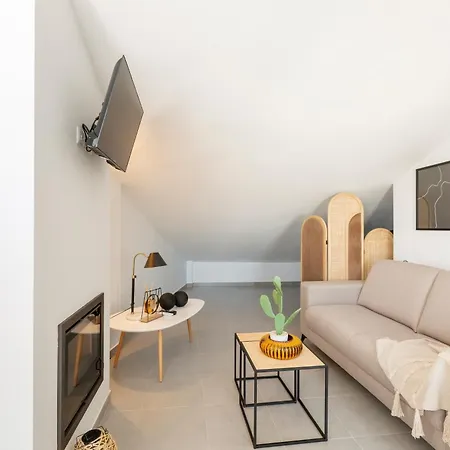 Martalia - La Casa Del Triangulo Ronda